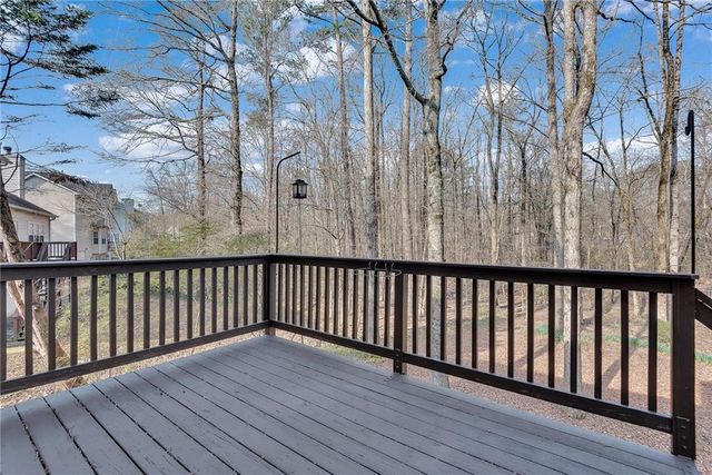 880 Walnut Creek Drive NW, Lilburn, GA 30047