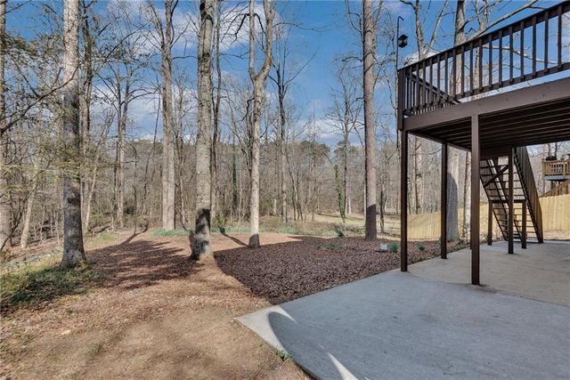 880 Walnut Creek Drive NW, Lilburn, GA 30047