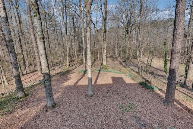 880 Walnut Creek Drive NW, Lilburn, GA 30047