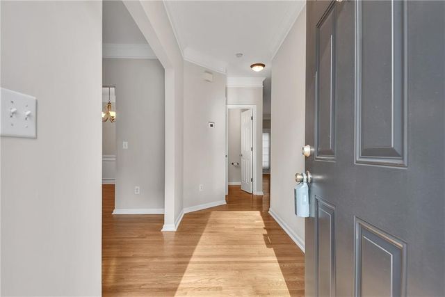 880 Walnut Creek Drive NW, Lilburn, GA 30047