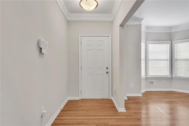 880 Walnut Creek Drive NW, Lilburn, GA 30047