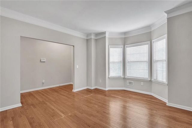 880 Walnut Creek Drive NW, Lilburn, GA 30047