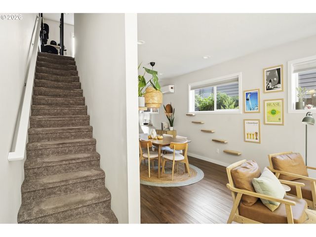 519 N COOK St, Portland, OR 97227