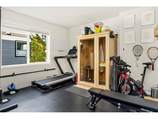 519 N COOK St, Portland, OR 97227