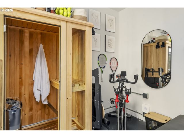 519 N COOK St, Portland, OR 97227