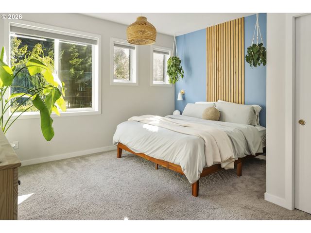 519 N COOK St, Portland, OR 97227