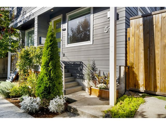 519 N COOK St, Portland, OR 97227