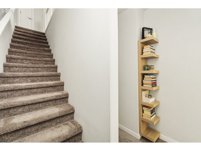 519 N COOK St, Portland, OR 97227