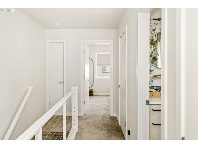 519 N COOK St, Portland, OR 97227