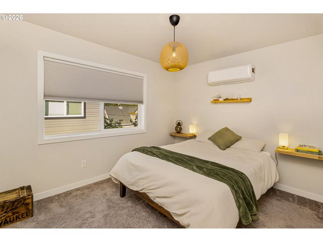 519 N COOK St, Portland, OR 97227