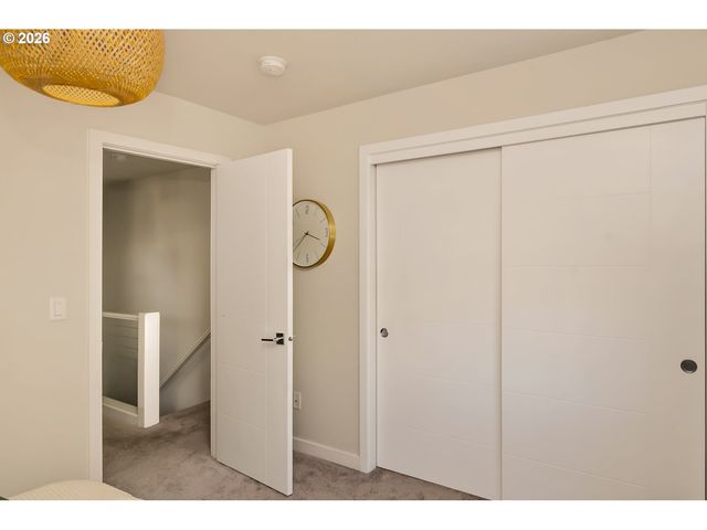 519 N COOK St, Portland, OR 97227