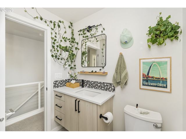 519 N COOK St, Portland, OR 97227