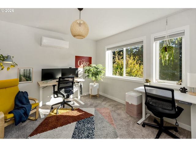 519 N COOK St, Portland, OR 97227