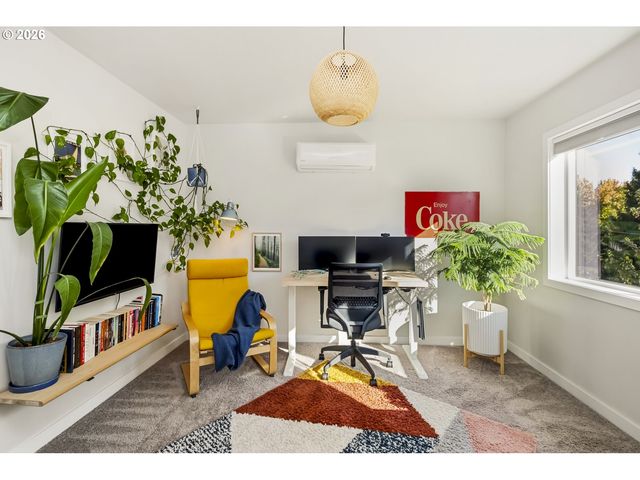 519 N COOK St, Portland, OR 97227