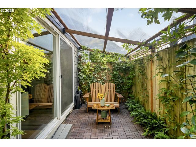 519 N COOK St, Portland, OR 97227