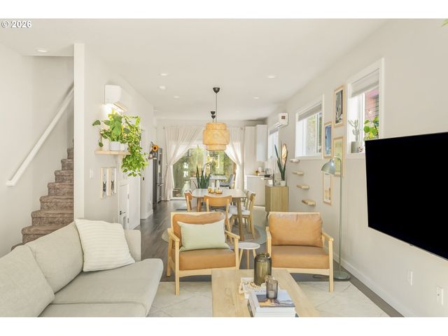 519 N COOK St, Portland, OR 97227