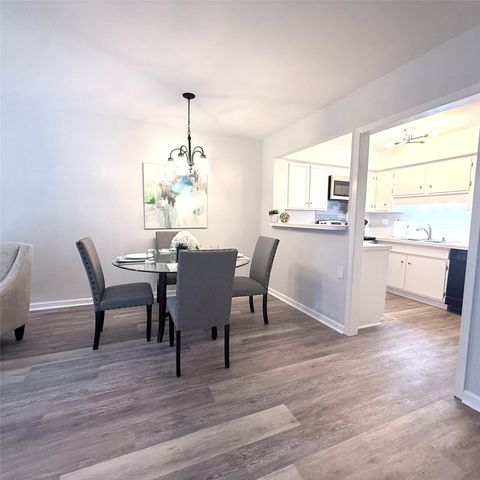 5323 Fleetwood Oaks Avenue 256, Dallas, TX 75235