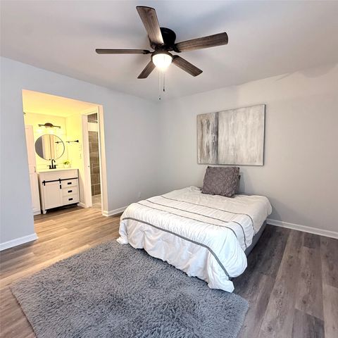 5323 Fleetwood Oaks Avenue 256, Dallas, TX 75235