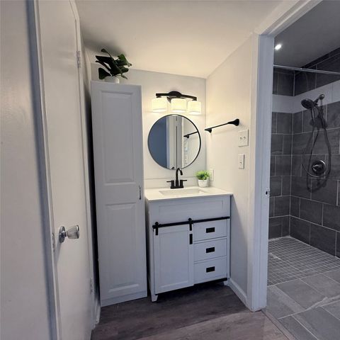 5323 Fleetwood Oaks Avenue 256, Dallas, TX 75235