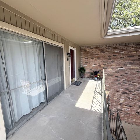 5323 Fleetwood Oaks Avenue 256, Dallas, TX 75235