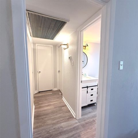 5323 Fleetwood Oaks Avenue 256, Dallas, TX 75235