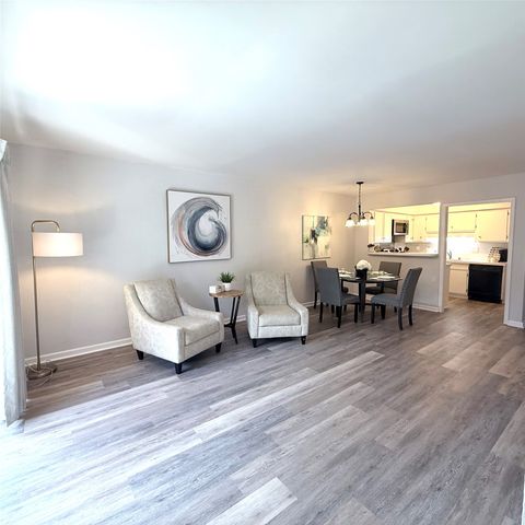 5323 Fleetwood Oaks Avenue 256, Dallas, TX 75235