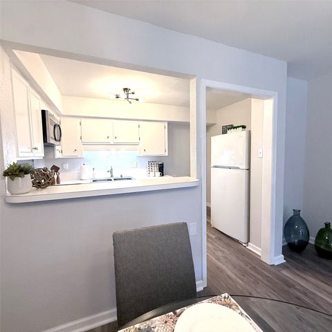 5323 Fleetwood Oaks Avenue 256, Dallas, TX 75235