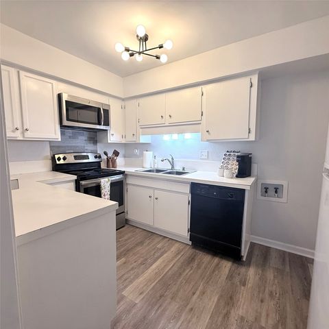 5323 Fleetwood Oaks Avenue 256, Dallas, TX 75235