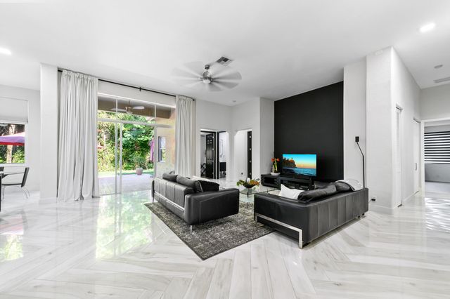 10271 Cypress Lakes Preserve Drive, Lake Worth, FL 33449