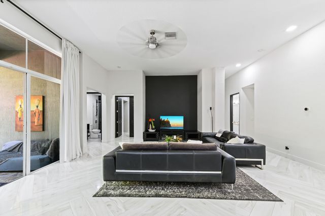 10271 Cypress Lakes Preserve Drive, Lake Worth, FL 33449