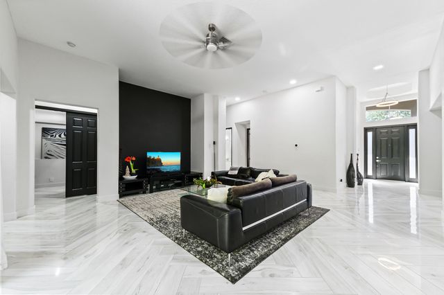 10271 Cypress Lakes Preserve Drive, Lake Worth, FL 33449