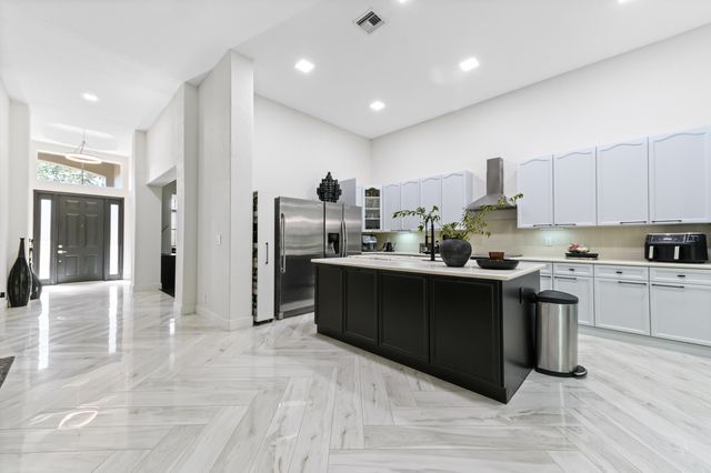 10271 Cypress Lakes Preserve Drive, Lake Worth, FL 33449