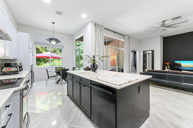 10271 Cypress Lakes Preserve Drive, Lake Worth, FL 33449