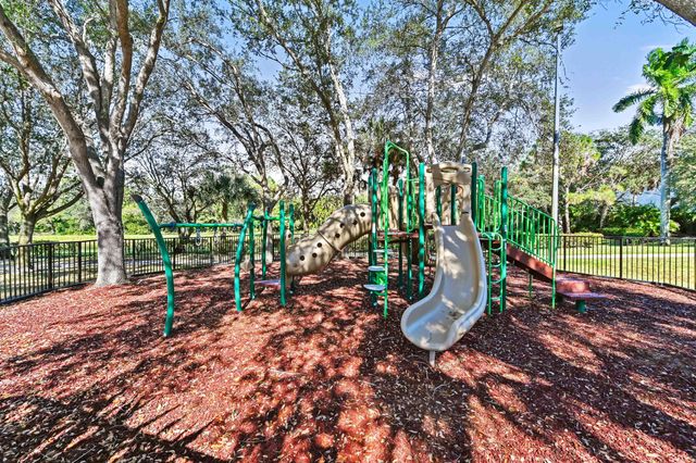 10271 Cypress Lakes Preserve Drive, Lake Worth, FL 33449