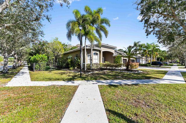 10271 Cypress Lakes Preserve Drive, Lake Worth, FL 33449
