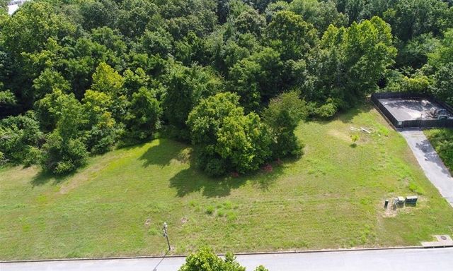 Waterside Court, Fayetteville, AR 72703