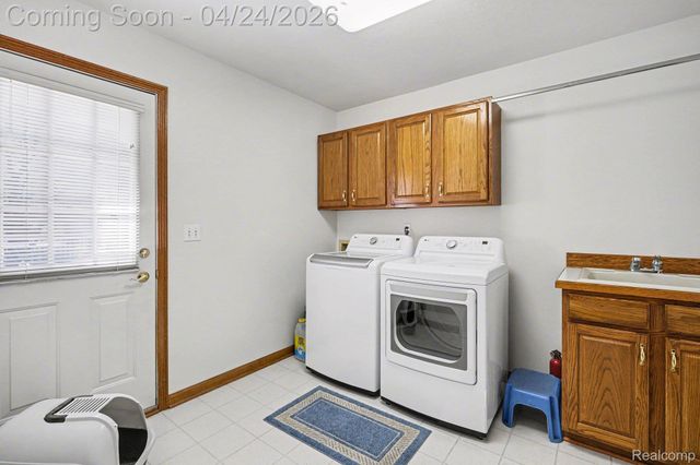 2370 Stonebrook Court, Flint Charter Township, MI 48433