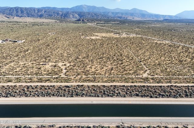 Laurelmere Drive, Llano, CA 93544