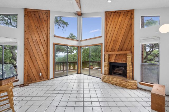 334 Coventry RD, Spicewood, TX 78669