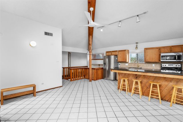 334 Coventry RD, Spicewood, TX 78669