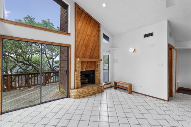 334 Coventry RD, Spicewood, TX 78669