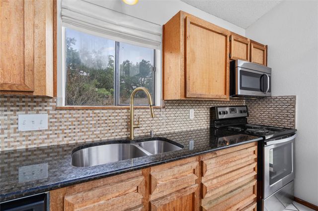 334 Coventry RD, Spicewood, TX 78669