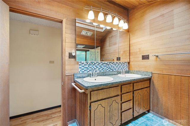 19326 5th Avenue NE, Shoreline, WA 98155