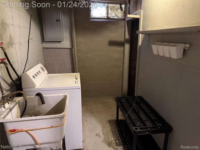 250 W Walton Boulevard, Pontiac, MI 48340