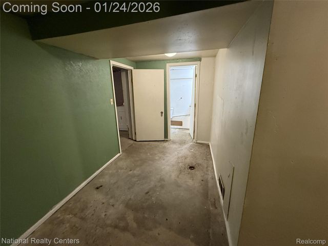 250 W Walton Boulevard, Pontiac, MI 48340