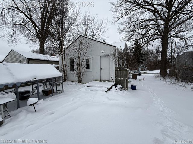 250 W Walton Boulevard, Pontiac, MI 48340