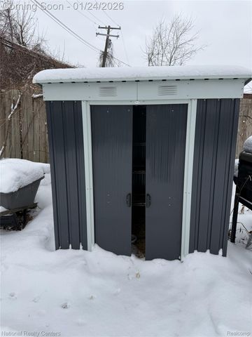 250 W Walton Boulevard, Pontiac, MI 48340