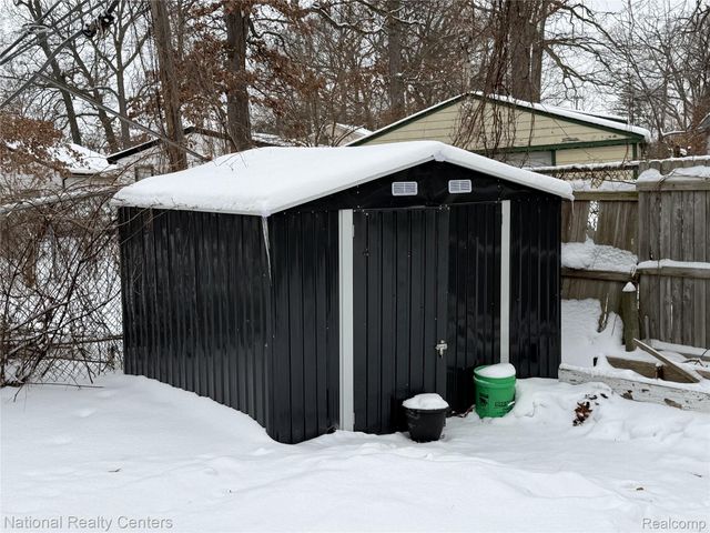 250 W Walton Boulevard, Pontiac, MI 48340