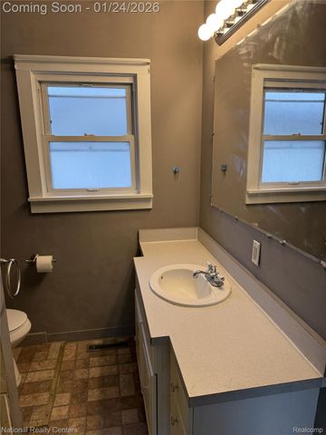 250 W Walton Boulevard, Pontiac, MI 48340