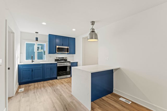 18241 Ridgewood Avenue, Lansing, IL 60438